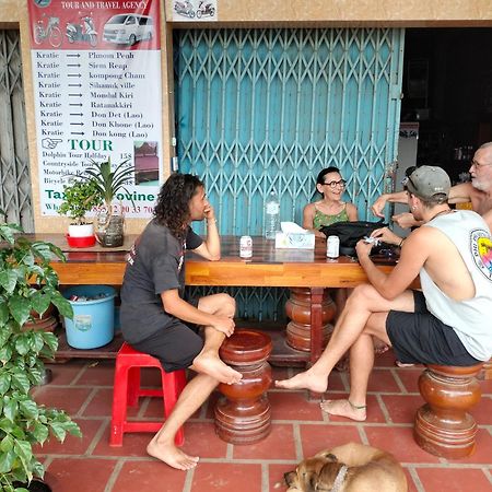 Dolphin Home Stay New Kratie Exterior photo