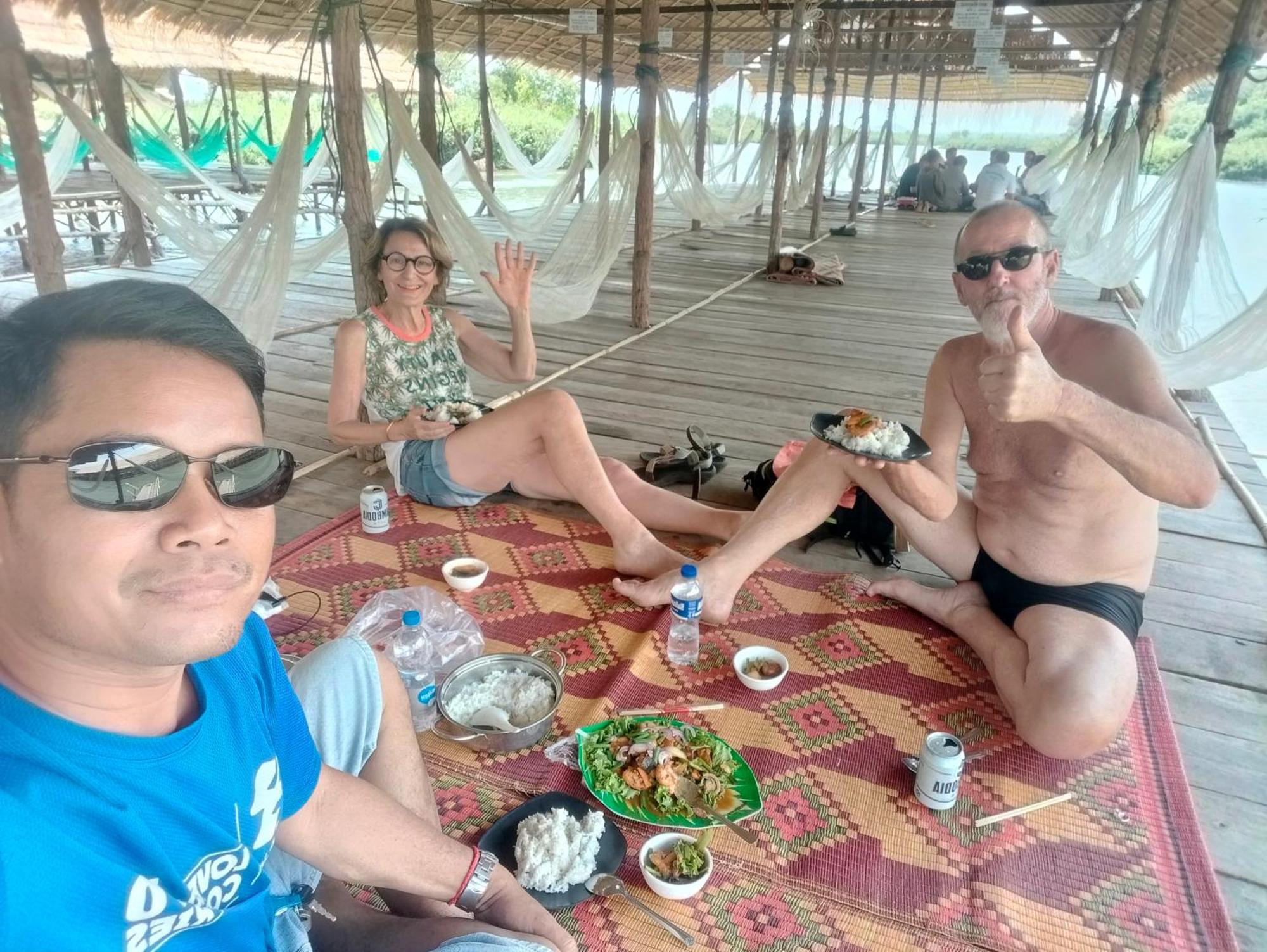 Dolphin Home Stay New Kratie Exterior photo